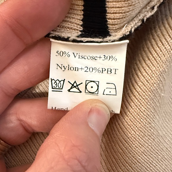 Cropped Knit Ribbed Sweater - Picture 4 of 11